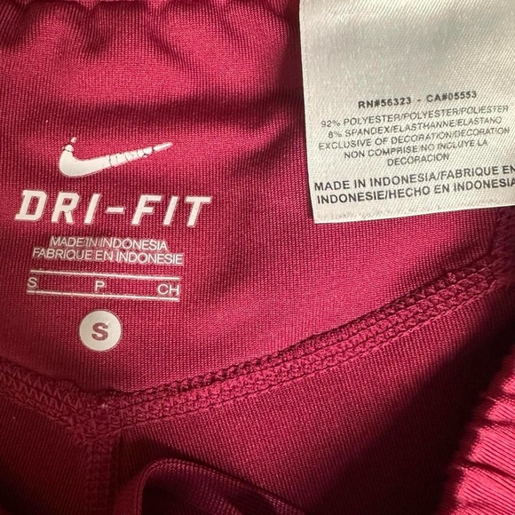 Nike Dri-FIT Youth Burgundy training shorts small - Picture 3 of 4